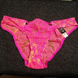Medium Lace Cheekini